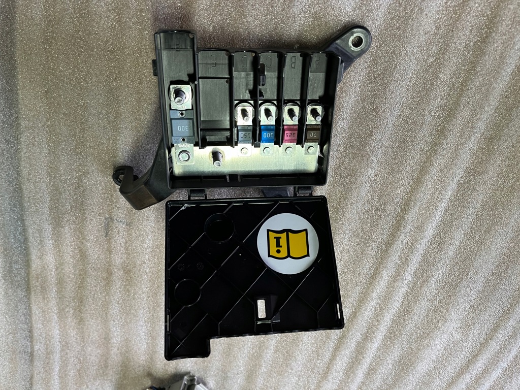 фото №1, Audi q8 e tron 55 корпус запобіжників 4ke937548 2020r