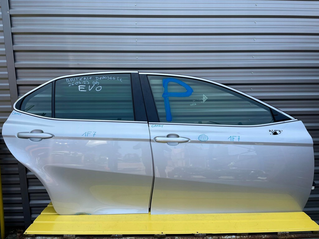 фото №1, Toyota camry viii дверь задняя правый 1f7 17-