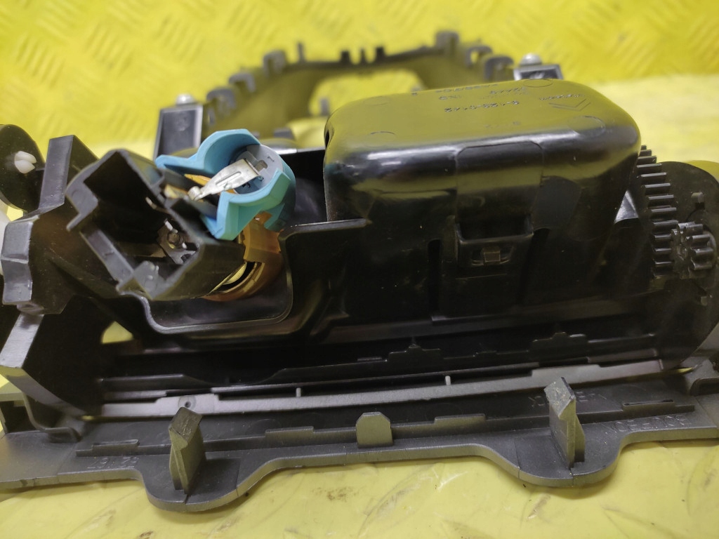 фото №10, Citroen c5 iii защита пластиковая пепельница 9682457777