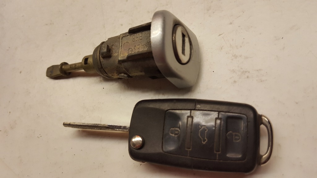 фото №1, Вкладка замка golf v 1k0837167 /168b + ключ