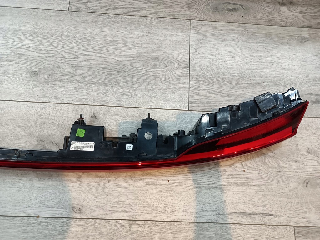 фото №8, Audi e-tron 4ke лампа кришки задня накладка середня 4ke945095b oryg