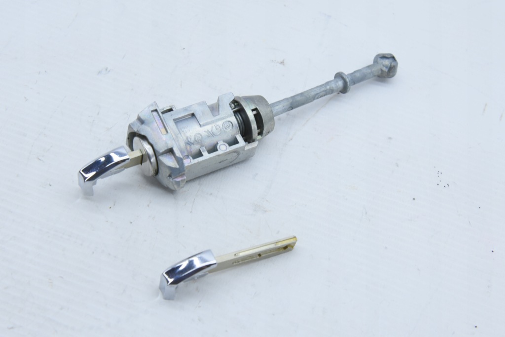 фото №2, Opel crossland вкладка замка двері + 2 x жало