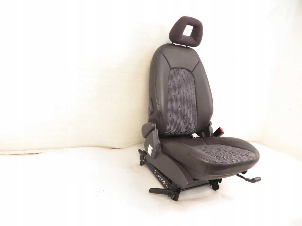 Сиденье 2 ряд правый капитанское mercedes-benz klasa a w168 Недорого