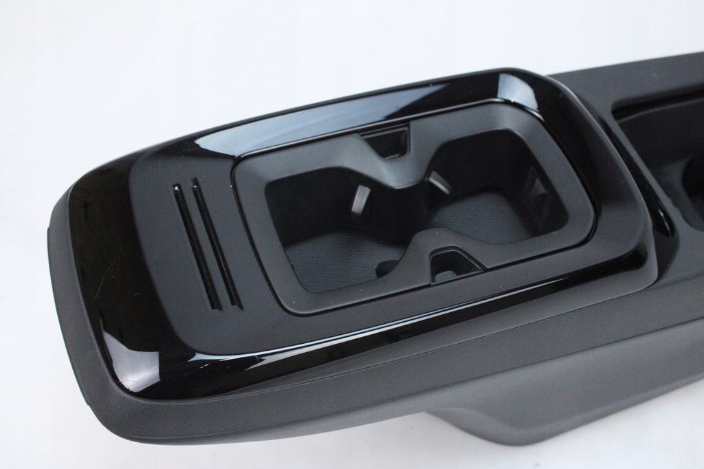 фото №16, Салон сиденья ковши обшивки дверь туннель volkswagen id.4 europa