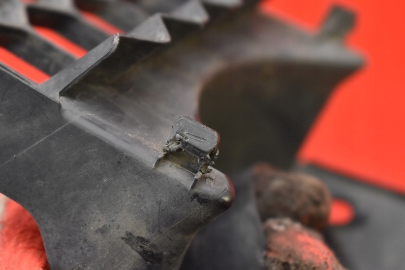 фото №9, Решётка бампера противотуманной фары правая перед 8321a123 mitsubishi lancer 8 viii