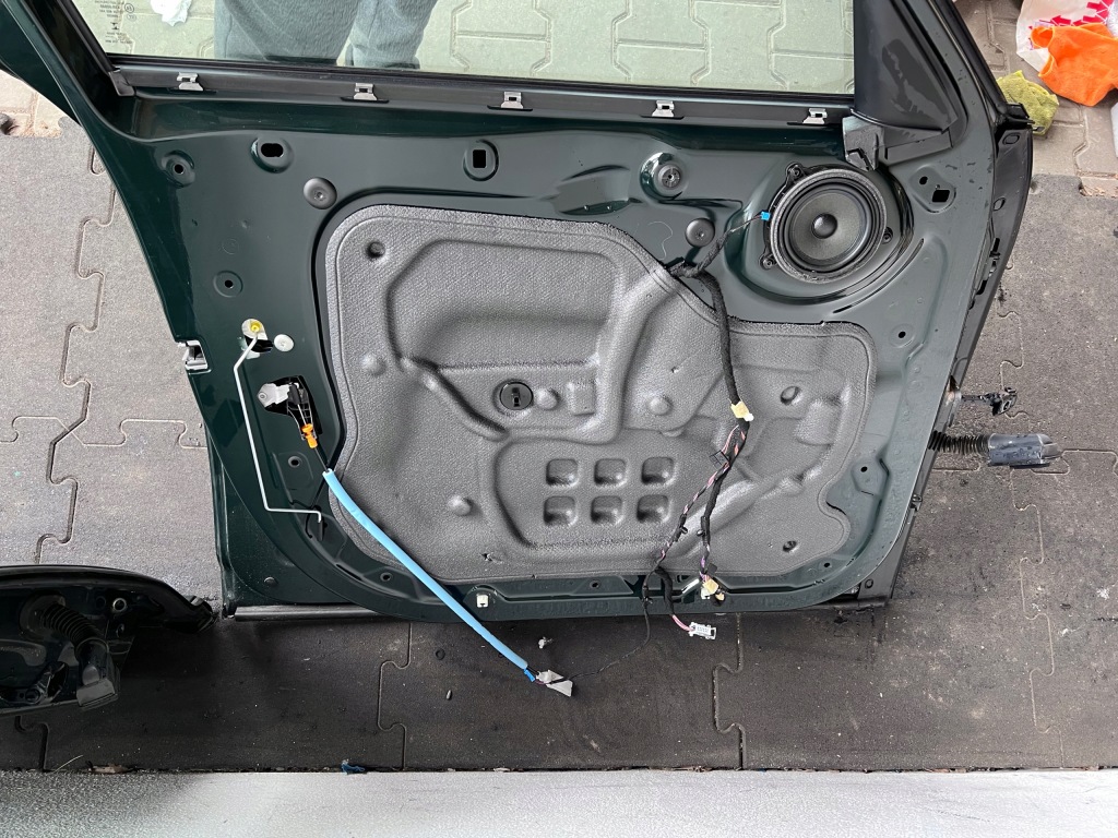 Дверь левое  перед задняя mini f60 цвет c19 Недорого