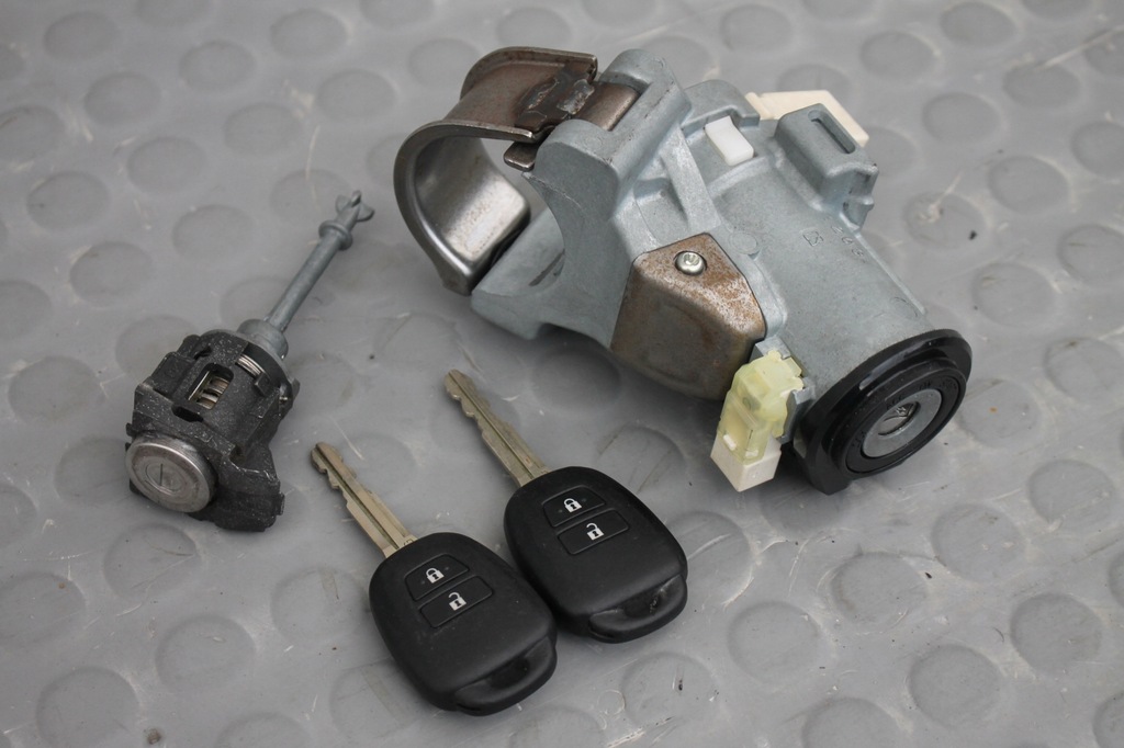 фото №8, Замок запалювання + 2 ключі toyota verso-s 10-15