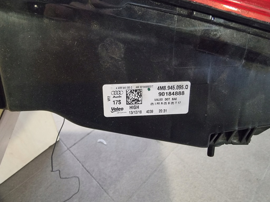 фото №6, Лампа задня audi q8 накладка задня 4m8945095q usa