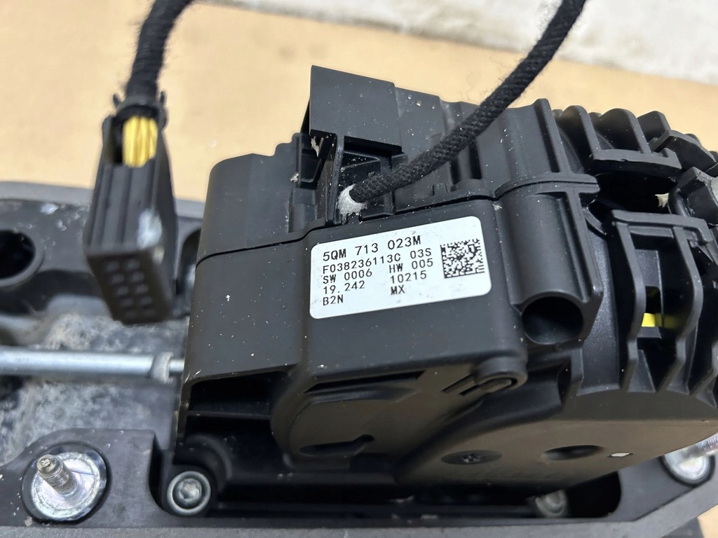 фото №8, Volkswagen jetta vii домкрат перемикання передач gear shifter 5qm713023m 2019