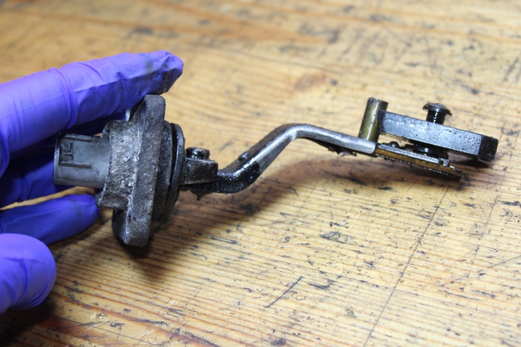 Купити Датчик рівня оливи avensis t27 рестайлінг  verso auris e18 2.0 d4d 1ad