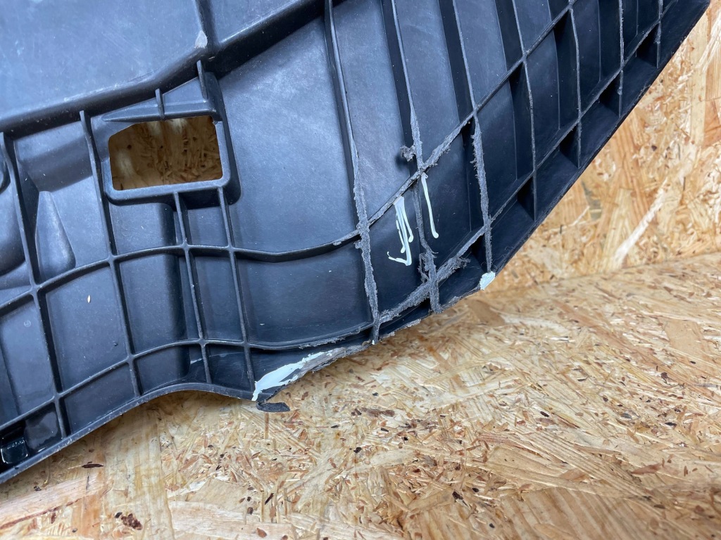 Плита накладка пол под бампер audi a4 b9 8w 8w0807611a s-line 2015- Оригинал