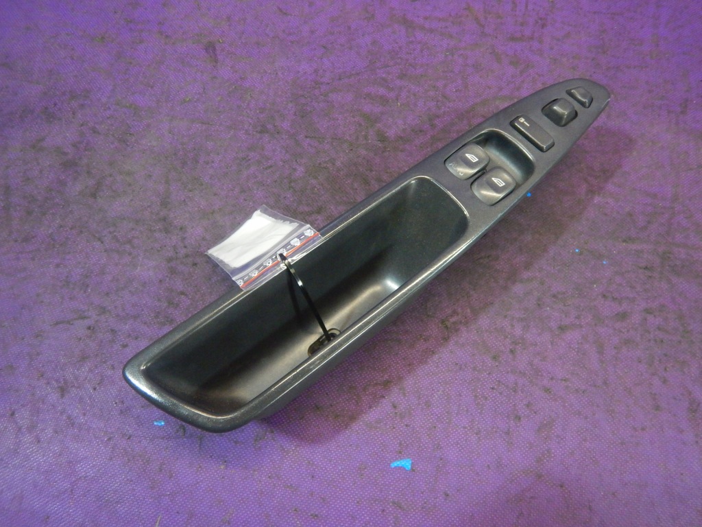 фото №1, Volvo v40 i 00-02 переключатель окон 30889749