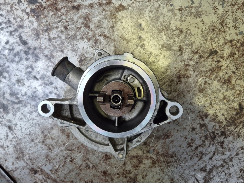 Bmw e38 e65 740d 4.0d m67 насос вакуумa вакуумный 11662248632 2248632 в Украине