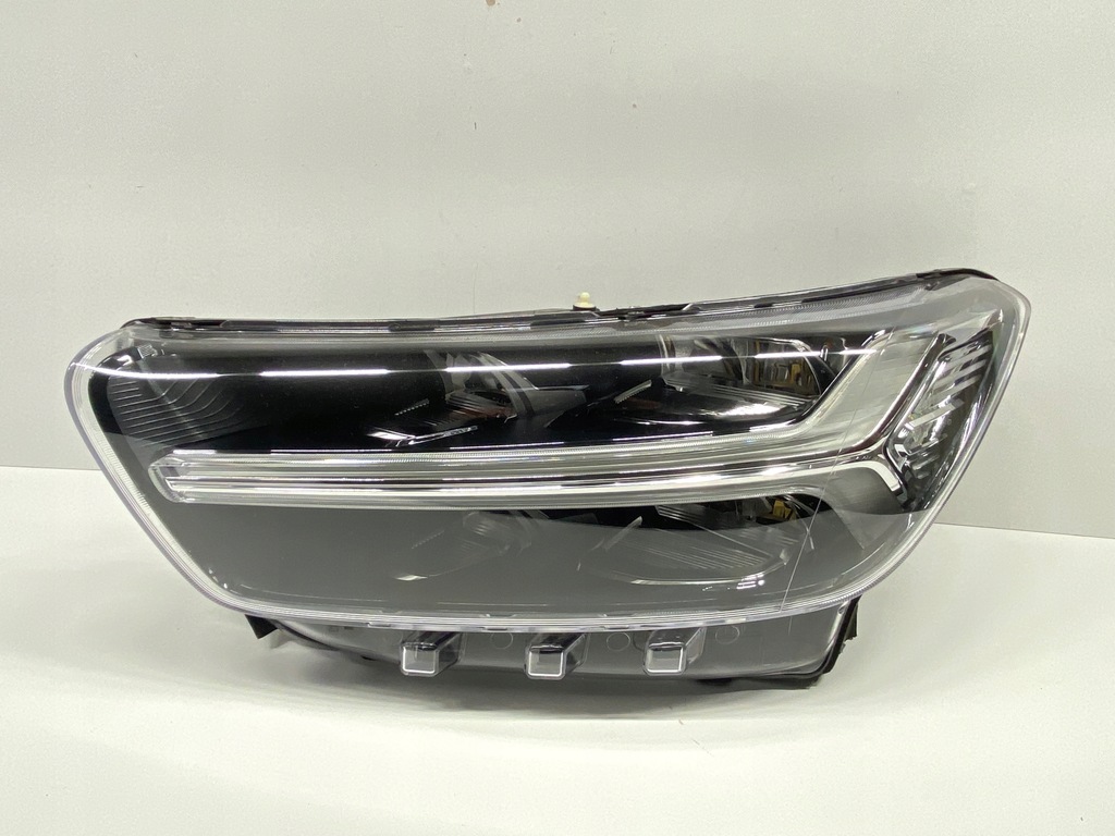 фото №1, Лампа перед передняя левая mid full led volvo xc40 xc-40 2019-