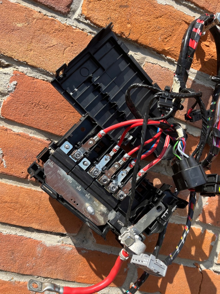 Opel astra k v 16r 1.6 cdti клема акумулятор Київ