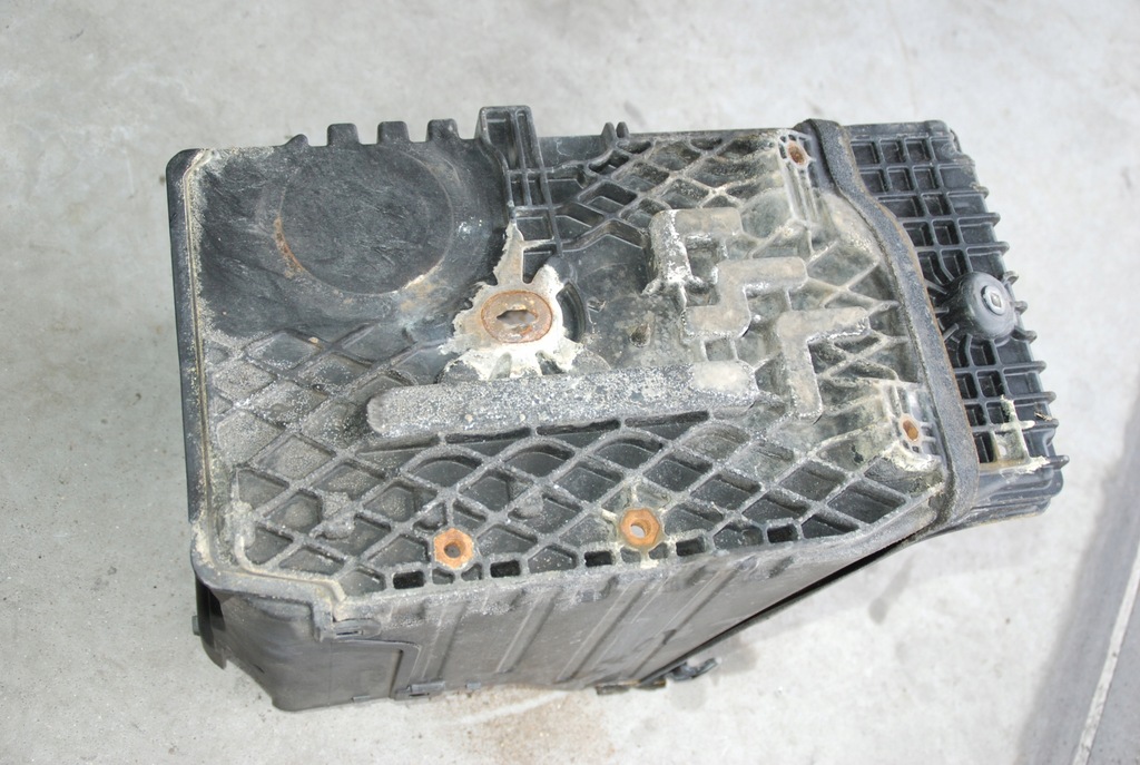 фото №4, Основание аккумулятор volvo s80 ii 2.4 d5 07r.