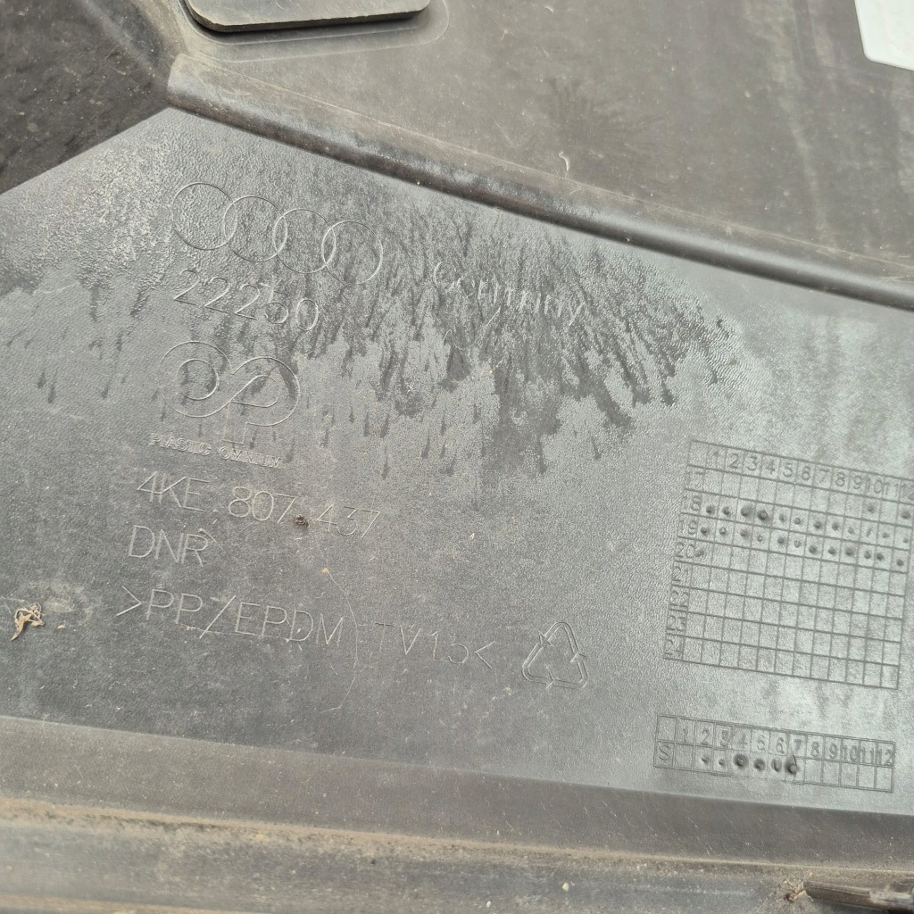 Audi e-tron 4ke 18- бампер перед передний решётка радиатора 4ke807437 Недорого