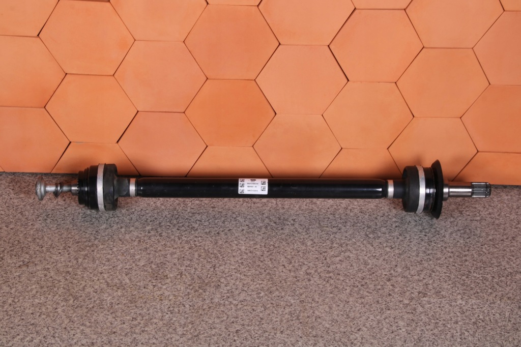 фото №1, Bmw g30 g31 540ix приводной вал правая задняя правый задняя 8664622