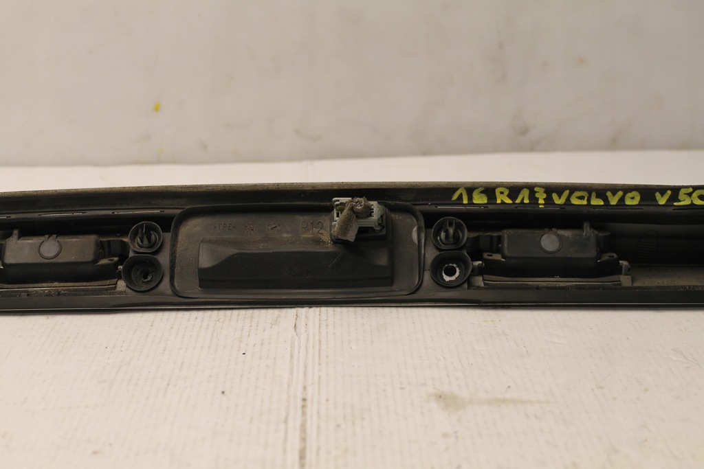 фото №12, Накладка крышки микровыключатель volvo v50 lift 2007r- 426