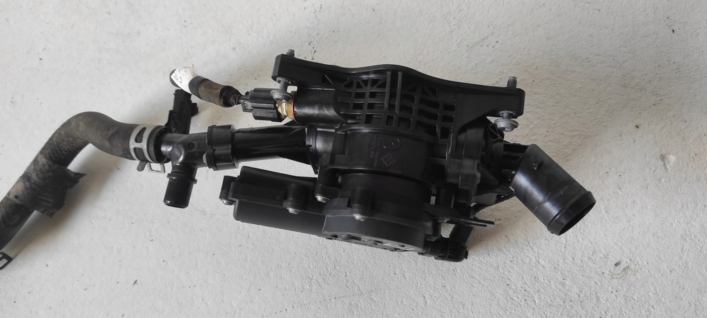 фото №7, Mazda 6 gl 2.5 бензин автоматическая коробка передач термостат корпус pyfd1516z 2019 rok