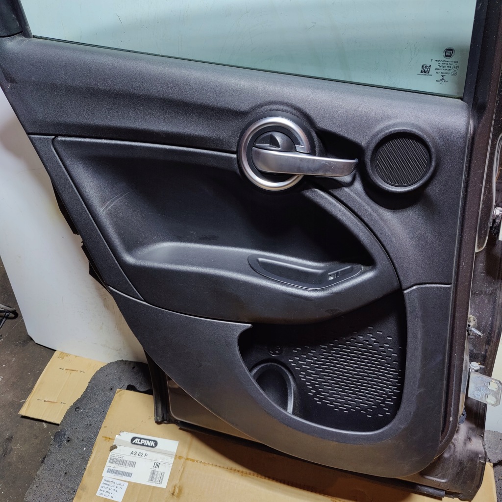 Fiat 500x дверь левое  задняя 2015r с Разборки