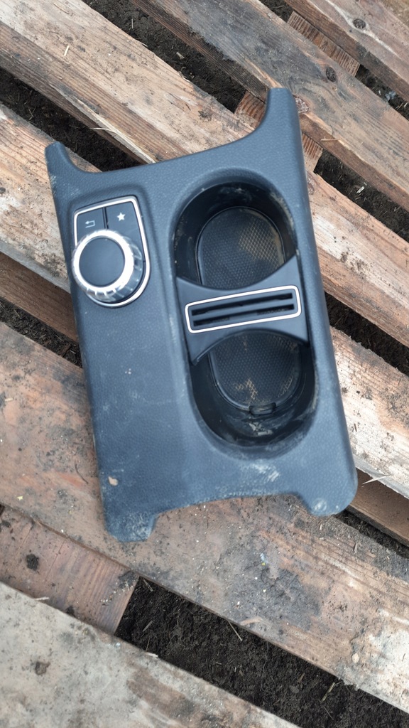 фото №1, Mercedes gla x156 підсклянник кронштейн na чашка