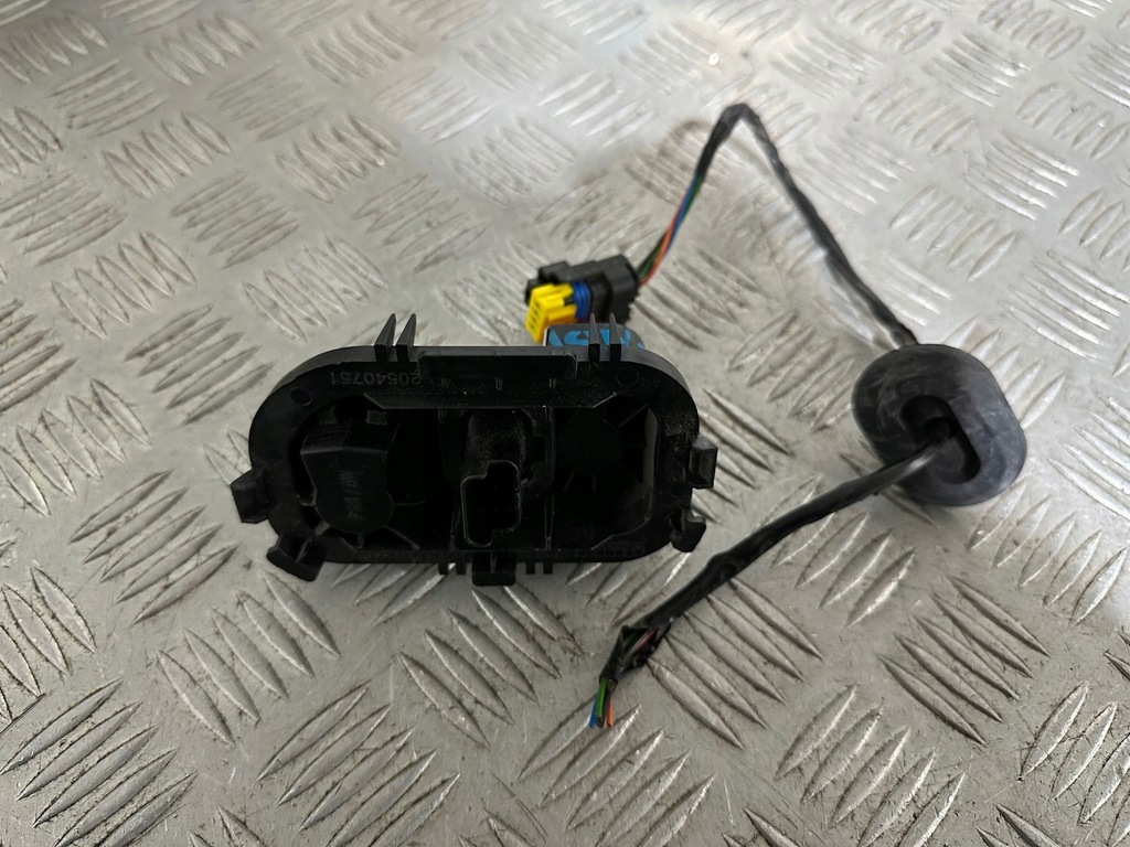 фото №7, Renault clio iv kombi вкладыш лампы левый задняя штекер 20540751