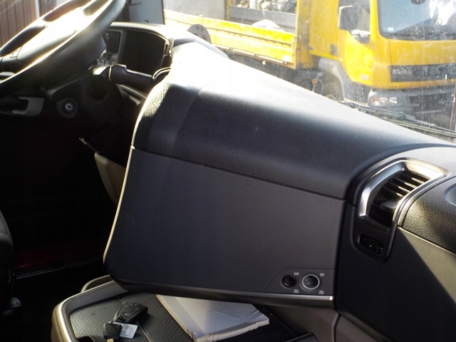 фото №1, Scania r приборная панель консоль lift