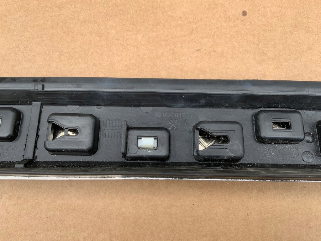 фото №5, Молдинг хром дверь крыша правый задняя peugeot 2008 i