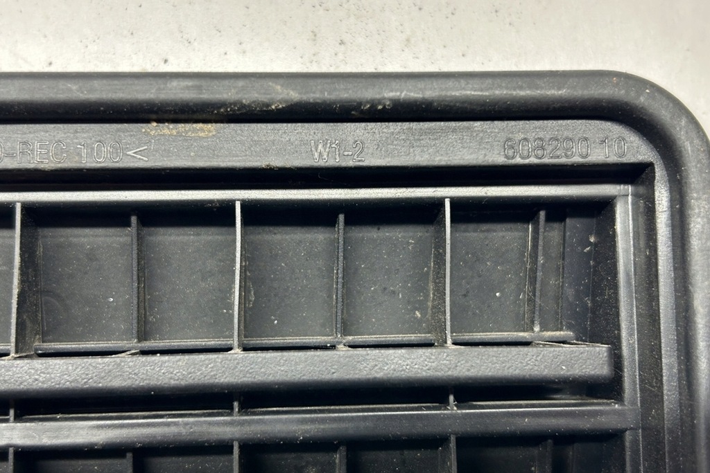 фото №8, Решётка вентиляции bmw 6 cabrio f12 6962293 4.4l бензиновый 300kw 2012