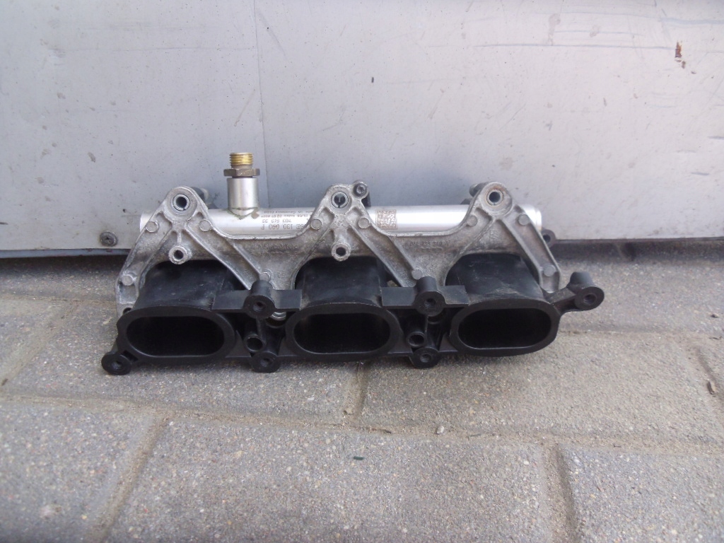 фото №1, Колектор молдинг упорскування audi a4 b8 06e133110s