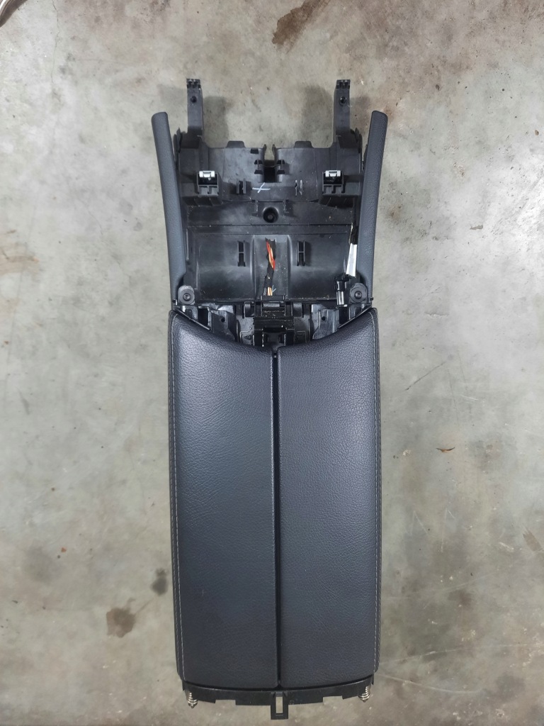 фото №14, Сиденья заднее сиденье кожа туннель mercedes c w205 sedan