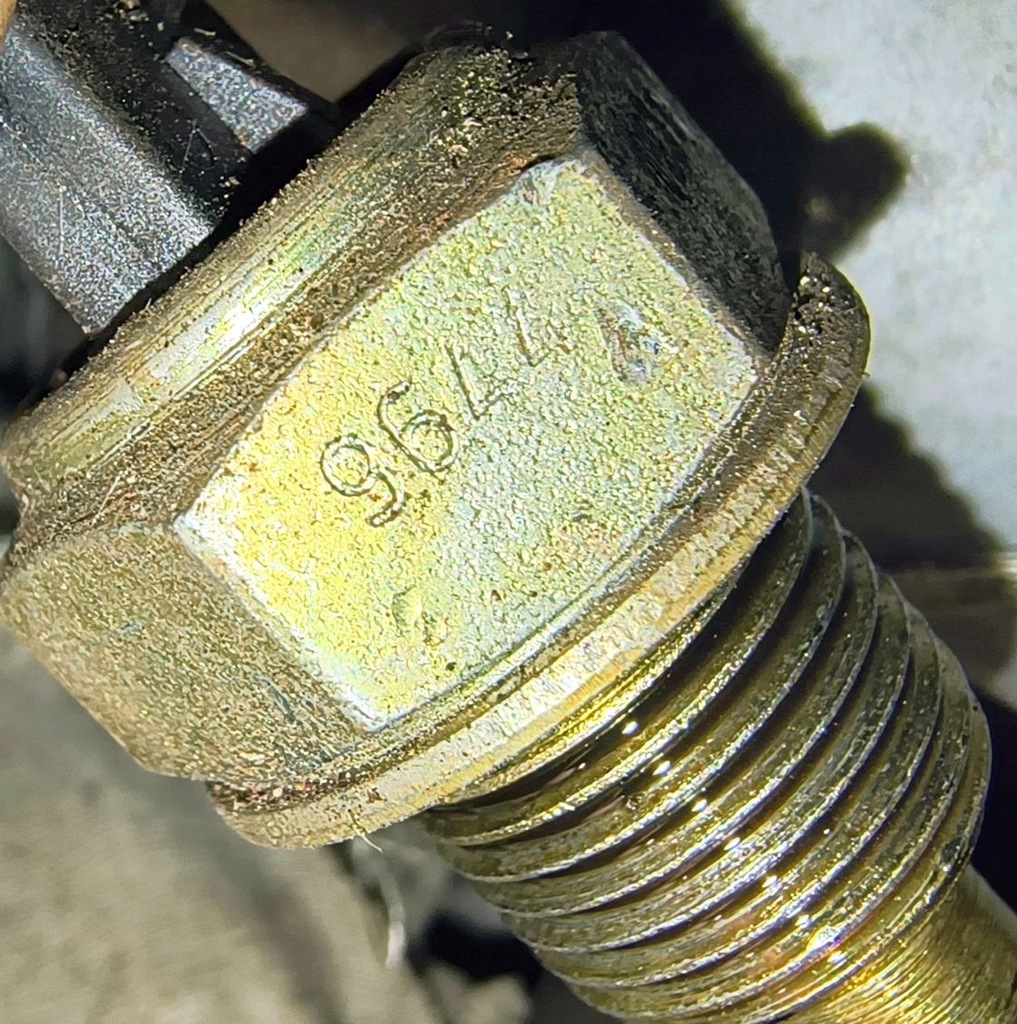 фото №6, Основание фильтра масла датчик citroen c2 vts 1.6 16v 122km nfs 9659102880