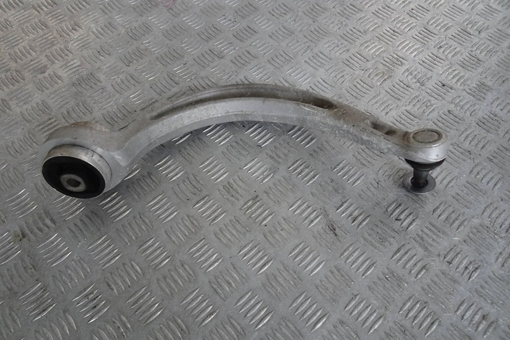 фото №1, Audi a5 s5 8w - рычаг правое 8w0407696b