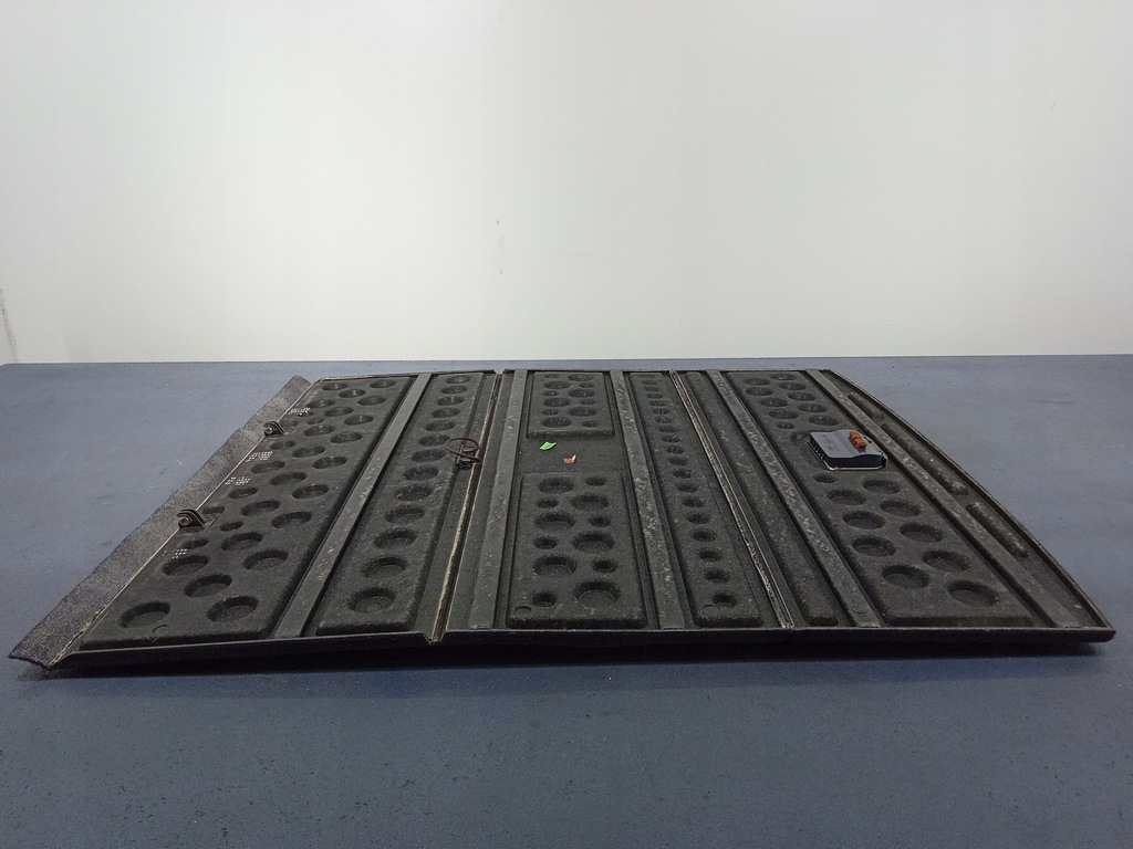 фото №4, Audi a4 b6 avant обшивка пол багажника