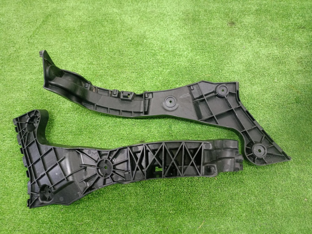 Направляющая кронштейн бампера задний  правый левый audi q3 83a с Разборки