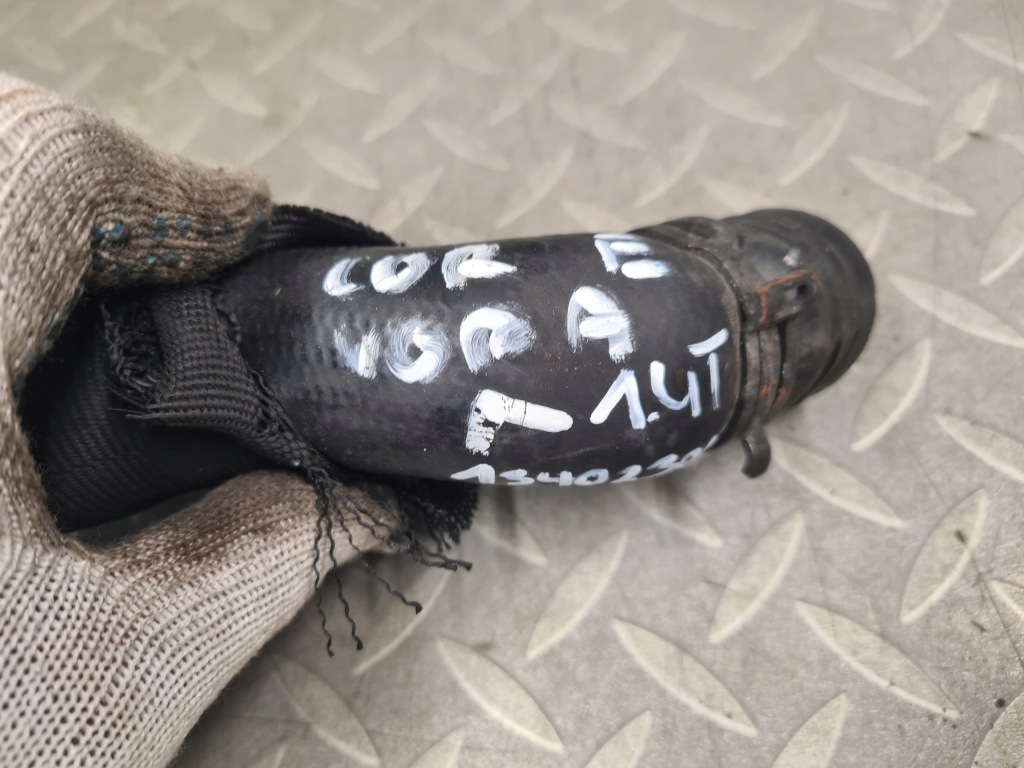 Шланг пабтрубок  трубка радиатора воды жидкость corsa e 1.4 turbo 13402304 в Украине