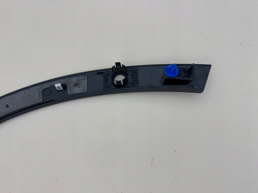 фото №16, Land rover discovery 5 v l462 молдинг крыла левый перед hy32-16a075