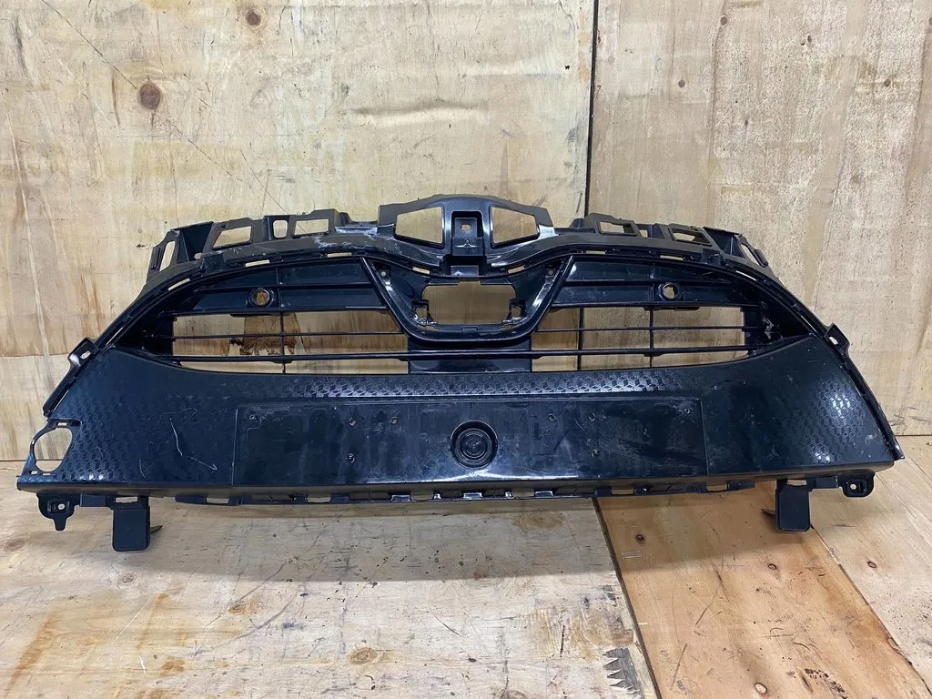 фото №1, Toyota yaris iv 2019r- решітка радіатора радіатор