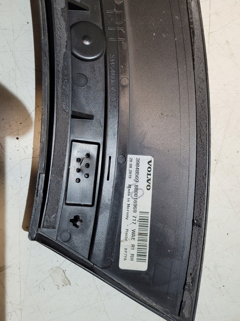 фото №5, Молдинг накладка крила правий перед volvo xc60 ii