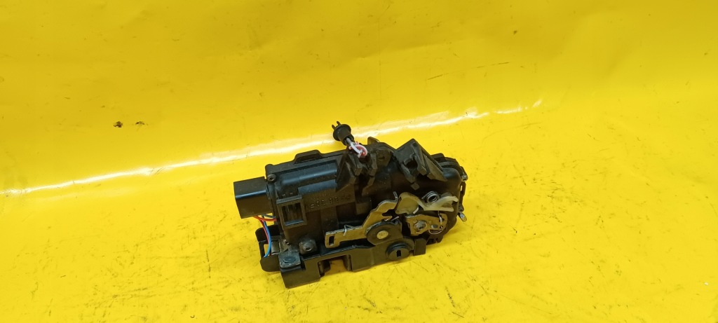 Купити Замок двері правий задній audi a6 c5 97-01r 7контакти