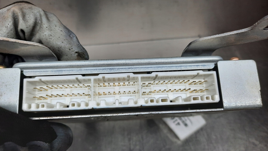 фото №5, Бортовой компьютер двигателя mazda 323 1.5b 99r 279700-0421