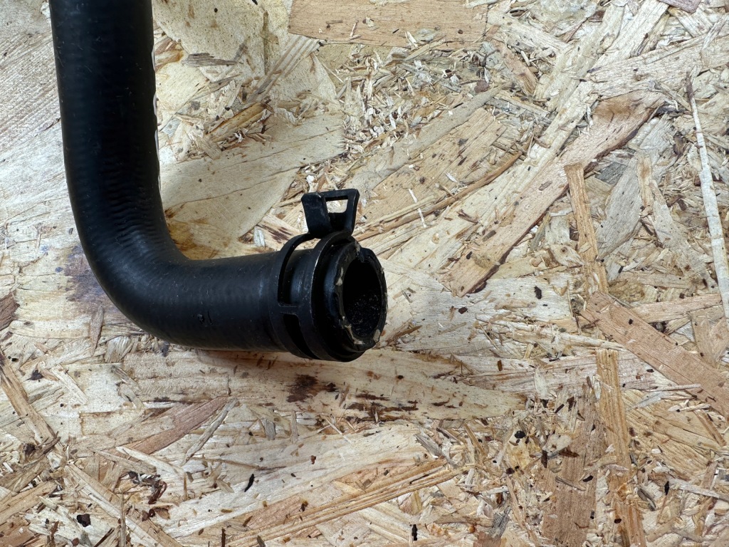 Труба шланг патрубок води mercedes eqa eqb w243 a2438304500 Київ