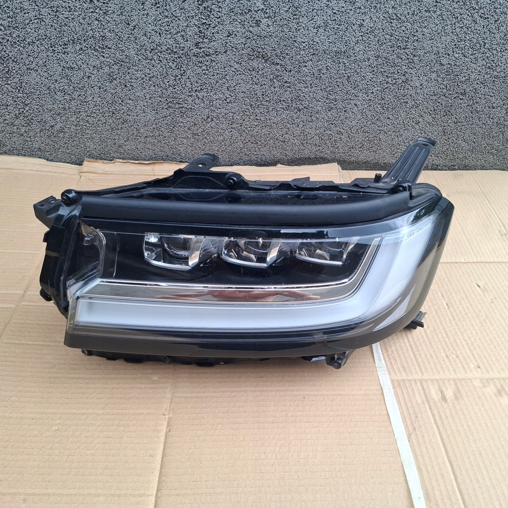 фото №1, Toyota land cruiser 300 лампа фара левый перед orginał