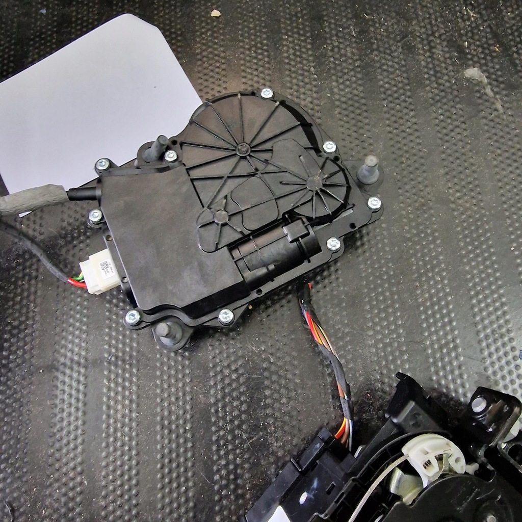 фото №5, Замок доводчик кришки bmw 4 f36 912935