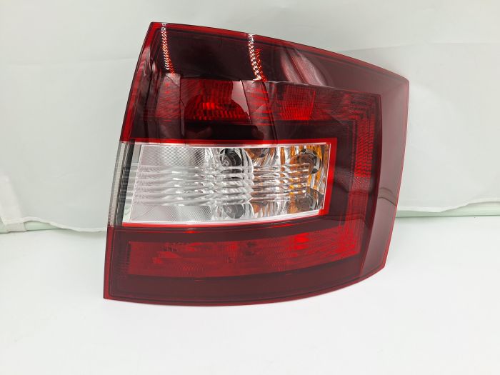 фото №1, Skoda rapid spaceback лампа задня задня права 5jj945096a