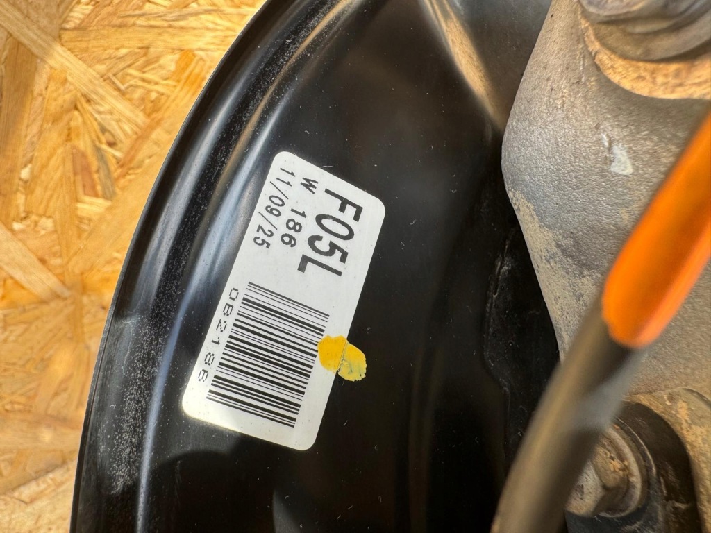 Амортизационная стойка рычаг поворотный кулак левая левый перед lexus ct200h ct 200h Киев