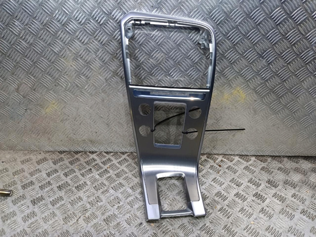 фото №1, Volvo xc60 защита корпус консоли центральной 1302415