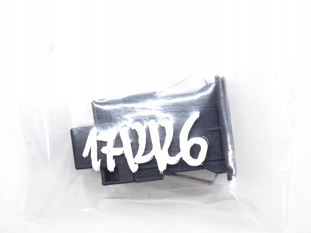 фото №9, Роз'єм вхід вихід port aux-in vw passat b7