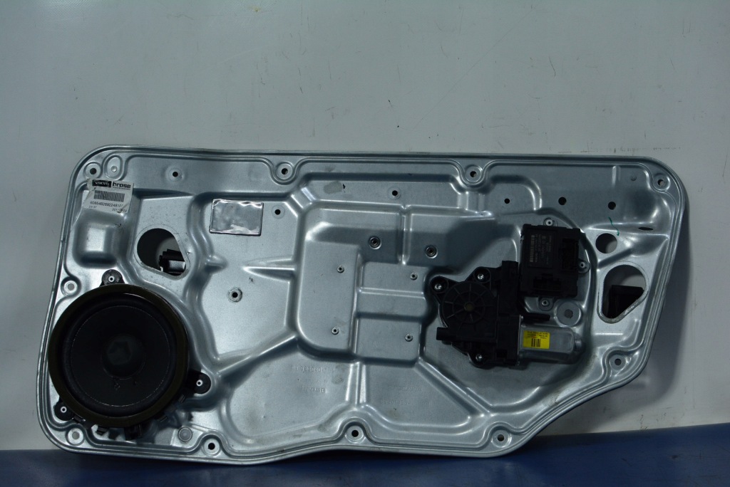 фото №1, Volvo v70 iii подъемник передний правый 30661066
